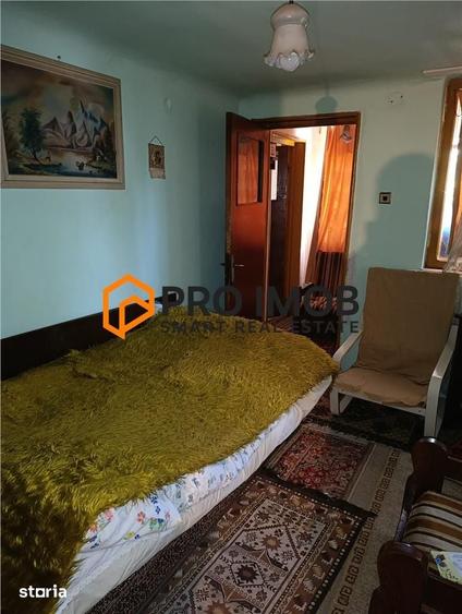 Casă cu 4 camere semidecomandat cu Teren 1553 Mp în Merei