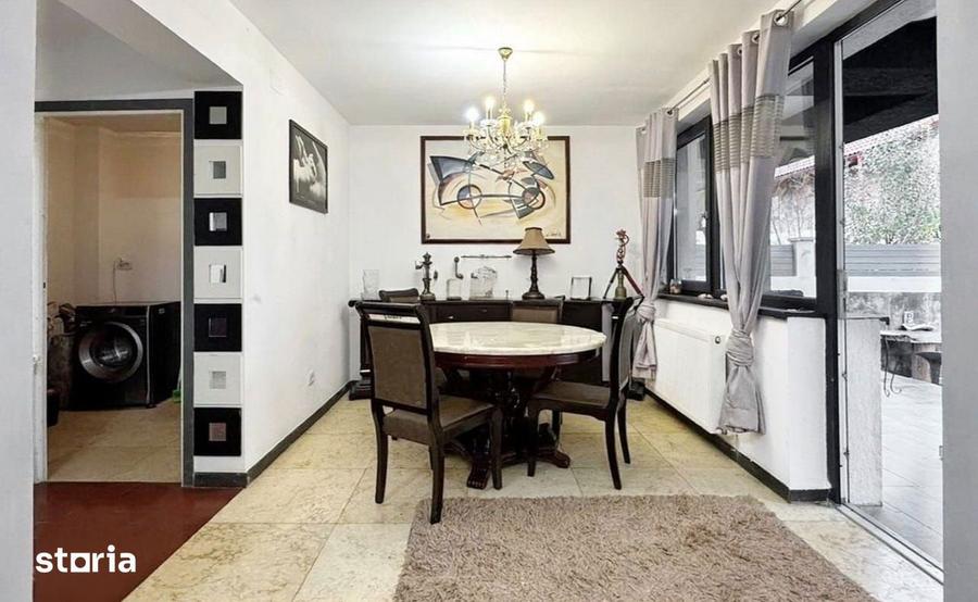 Casă cu 5 camere decomandat cu Teren 300 Mp în Central