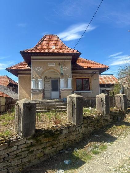 Casă cu 3 camere în Micloșanii Mici