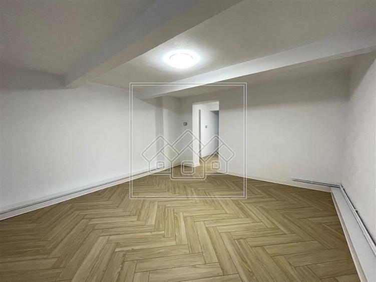Casă individuală cu 12 camere cu Teren 600 Mp în Hipodrom 1