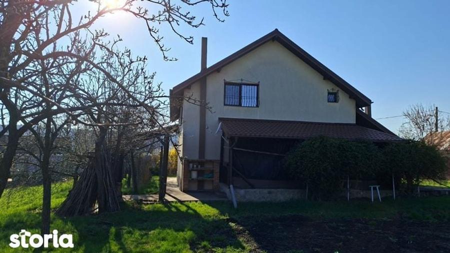 Casă cu 4 camere cu Teren 100 Mp în Poienari
