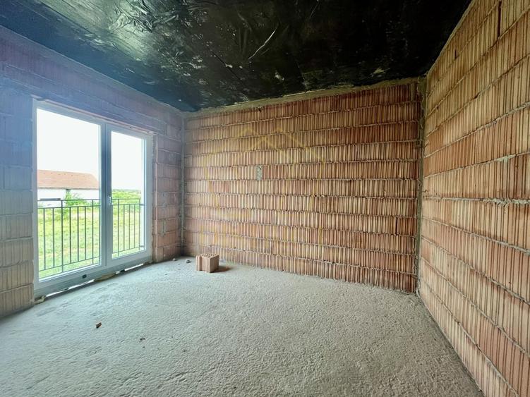Duplex cu 4 camere cu Canalizare în Moșnița Nouă