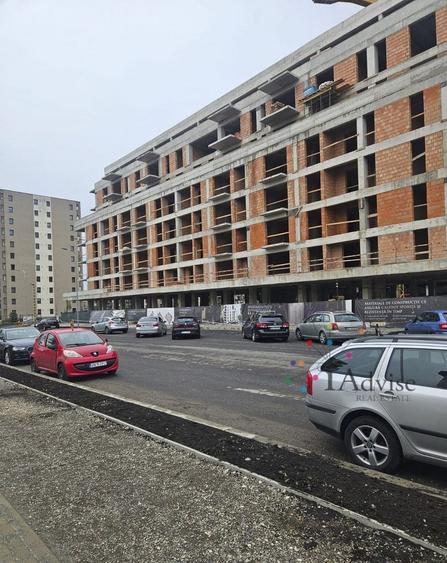 Apartament cu 3 camere în Tractorul
