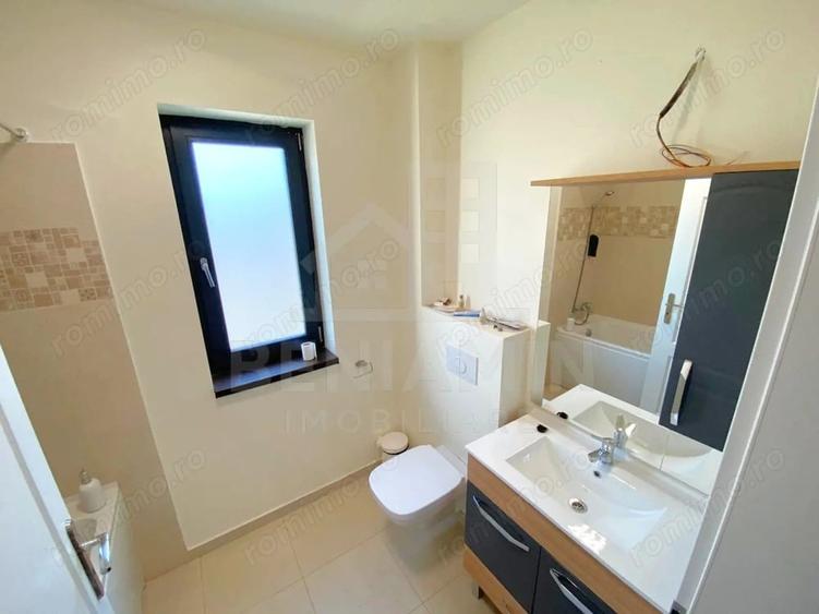 Apartament cu 3 camere semidecomandat în Central