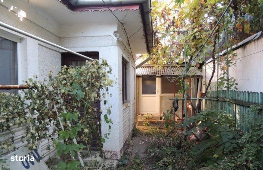 Casă cu 4 camere în Corlătești