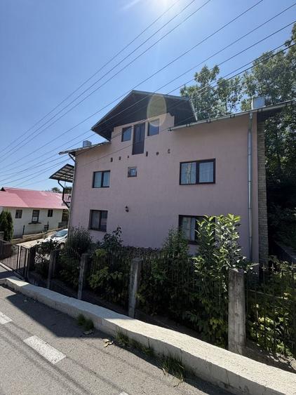 Casă cu 4 camere în Ghioșești