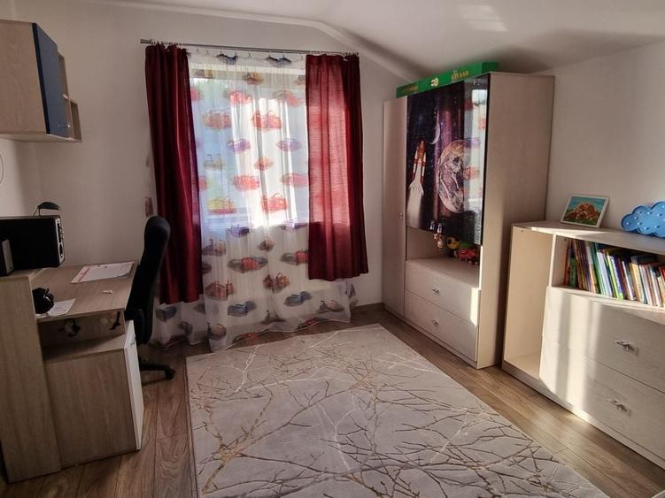 Casă cu 4 camere în Central