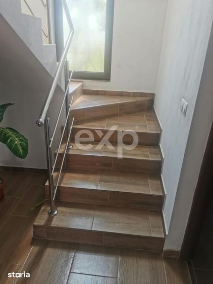 Casă cu 5 camere cu Teren 700 Mp în Dragomirești