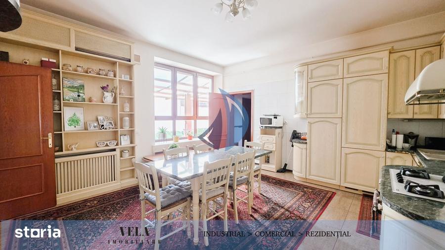 Casă cu 7 camere cu Teren 1259 Mp în Central