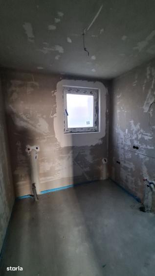 Casă cu 5 camere cu Teren 220 Mp în Dâmbul Rotund