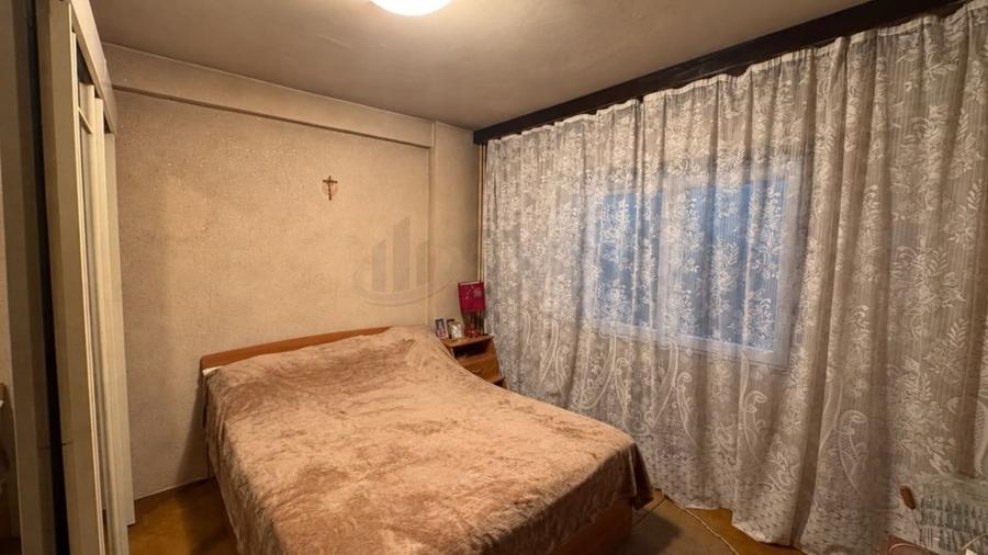 Apartament cu 3 camere decomandat în Lacul Tei