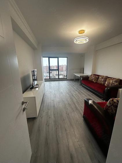 Apartament cu 3 camere decomandat în Energia