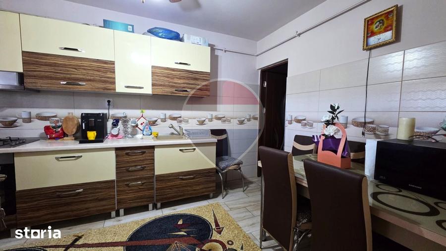 Casă cu 7 camere cu Teren 1400 Mp în Brâncovenești