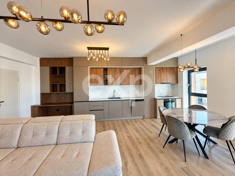 Apartament cu 2 camere decomandat, mobilat în Tractorul