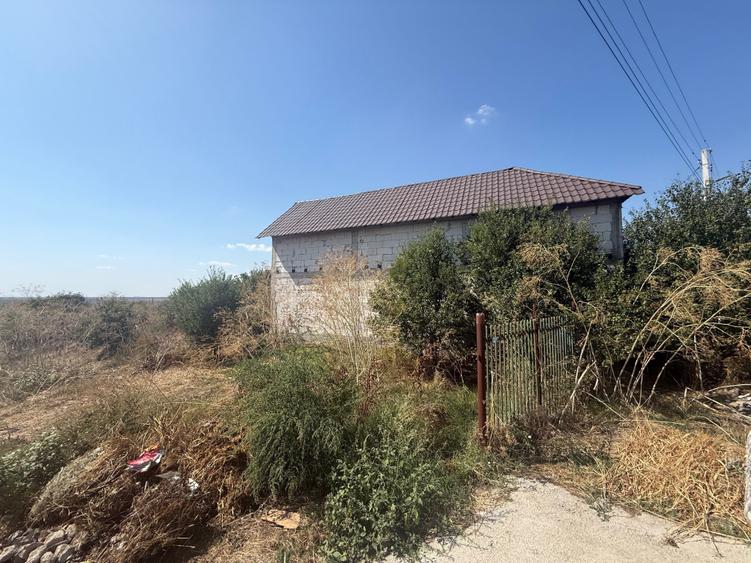 Casă cu 3 camere în Vitănești
