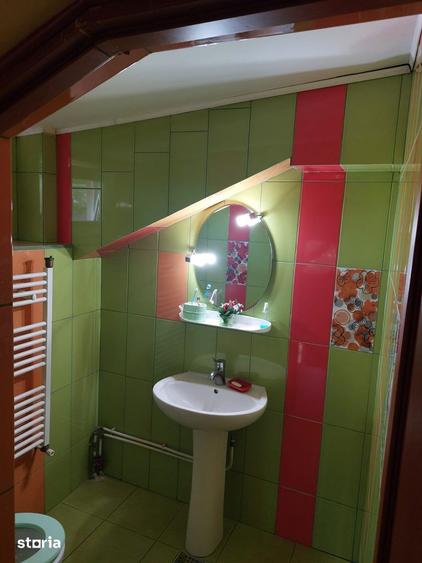 Casă cu 6 camere cu Teren 1400 Mp în Central