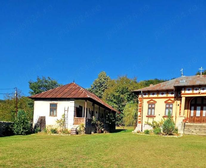 Casă cu 4 camere cu Teren 10000 Mp în Izvoarele