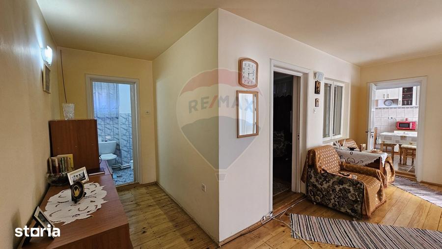 Casă cu 5 camere cu Teren 2078 Mp în Baia