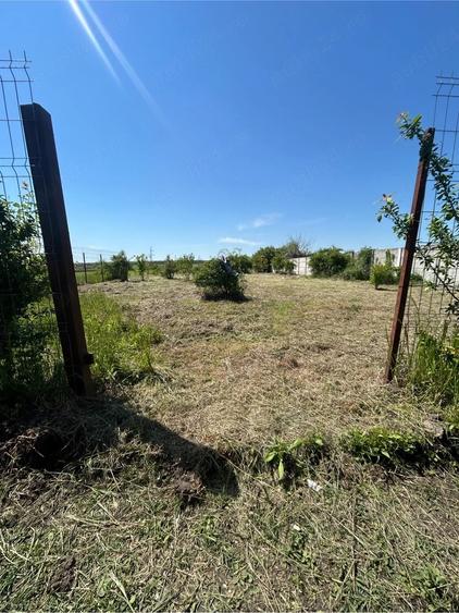 Teren de 1200 mp, în Nanov