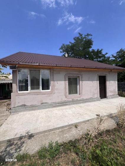 Casă cu 3 camere în Sărățeni