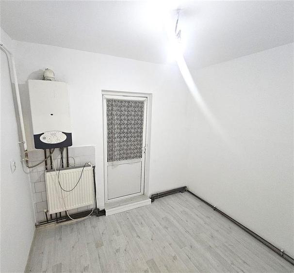 Apartament cu 3 camere decomandat în Tomești