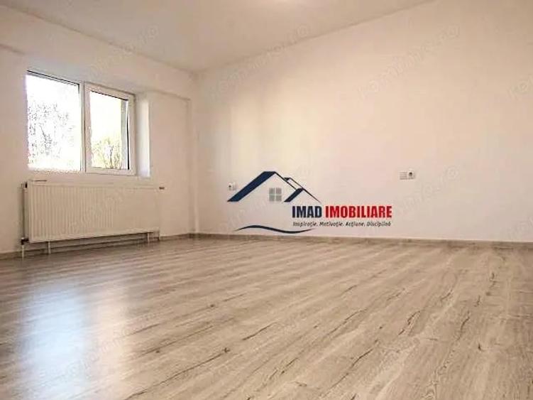 Apartament cu 4 camere decomandat în Micro 3