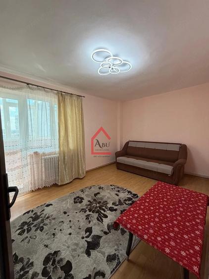 Apartament cu 3 camere decomandat în Filiași