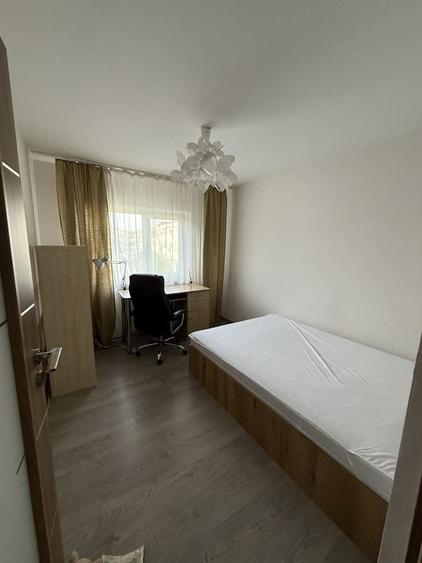 Apartament cu 3 camere decomandat în Nicolina