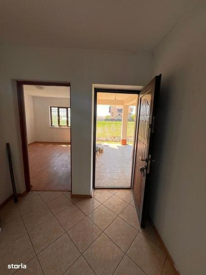 Casă cu 4 camere în Aurești