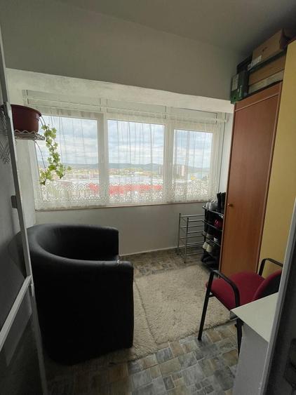 Apartament cu 4 camere decomandat, mobilat în Cetate