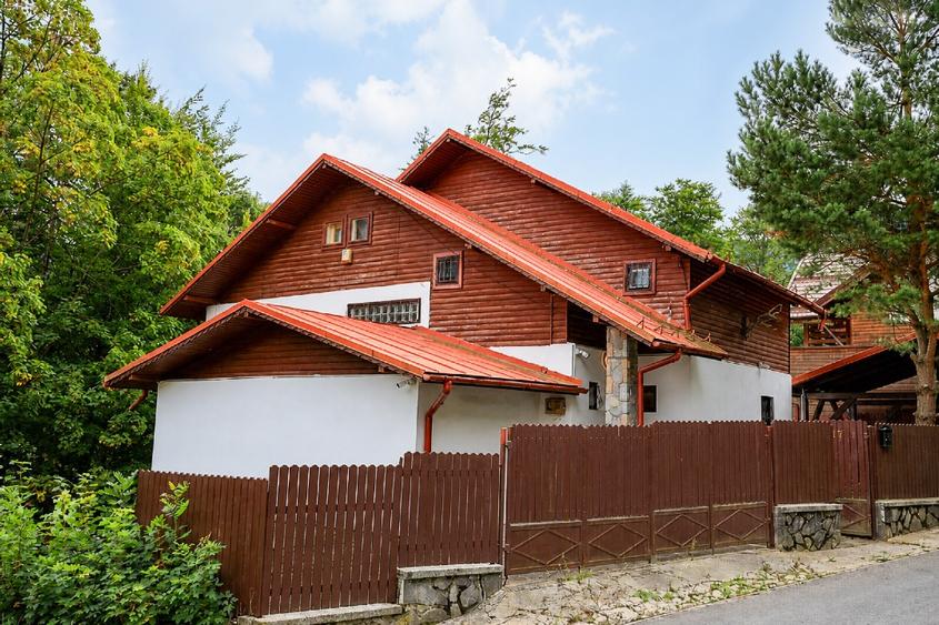 Casă individuală cu 3 camere cu Teren 332 Mp în Castelul Peleș