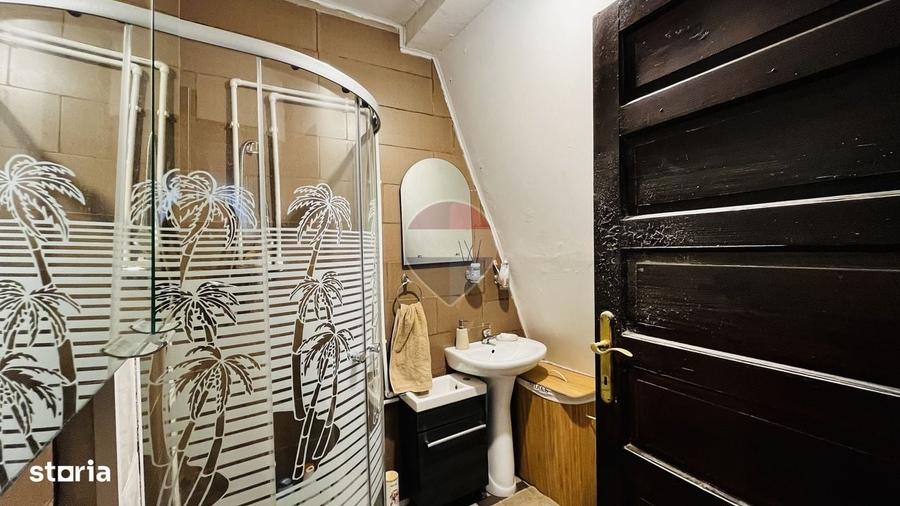Casă cu 4 camere în Lăzăreni