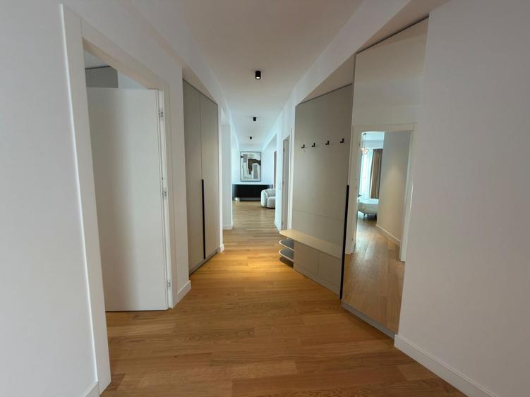 Apartament cu 4 camere în Iancu Nicolae