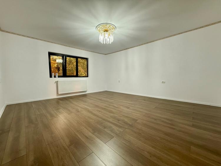 Casă cu 7 camere cu Canalizare în Vitan
