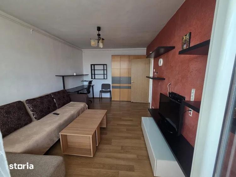 Apartament cu 3 camere decomandat în Tei