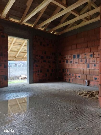Casă cu 4 camere cu Teren 400 Mp în Crevedia