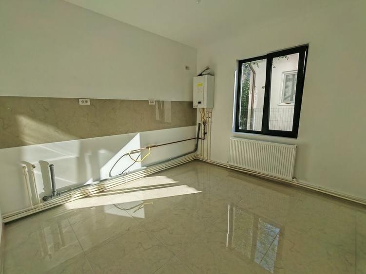 Casă cu 3 camere în Lumina
