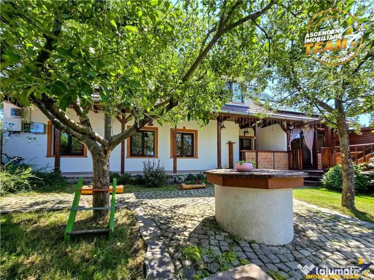 Casă cu 7 camere cu Teren 418 Mp în Central