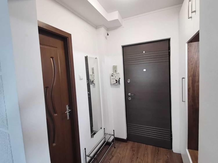 Apartament cu 3 camere decomandat în Exterior Vest