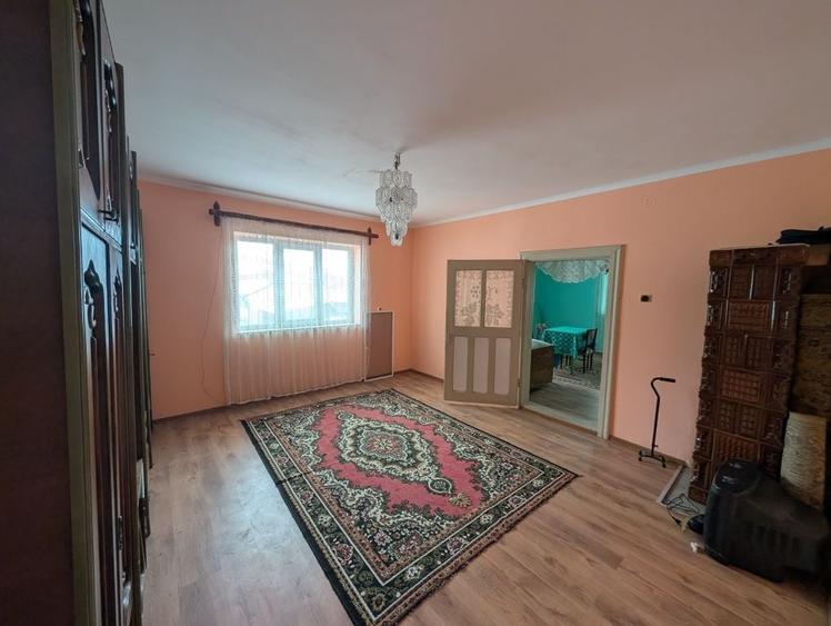 Casă cu 4 camere în Dumitra