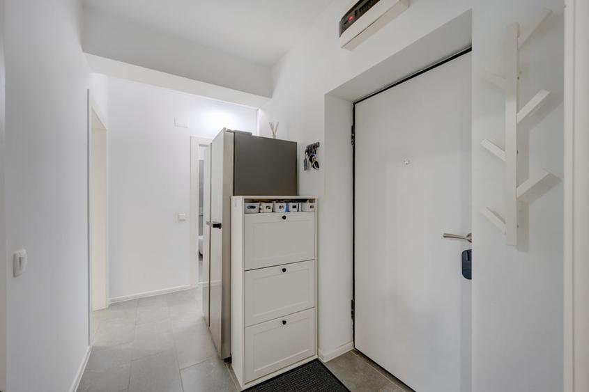 Apartament cu 4 camere semidecomandat, mobilat în Străulești