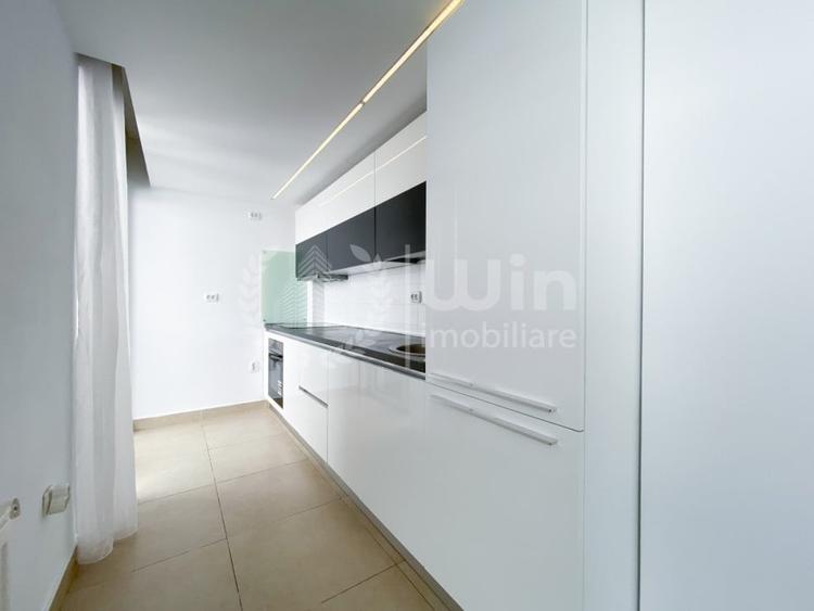 Penthouse cu 5 camere semidecomandat, mobilat în Bună Ziua