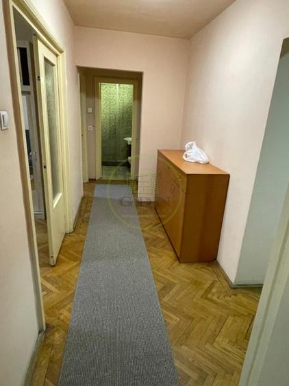 Apart.3 camere,decomandat, zona ultracentrală, lângă Fac. de Drept, Magheru - 11