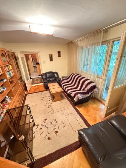 Apartament cu 3 camere semidecomandat în Brazda lui Novac