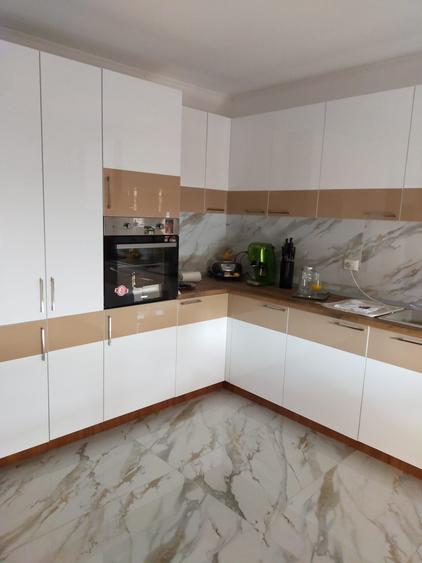 Casă cu 4 camere decomandat în Lăpuș