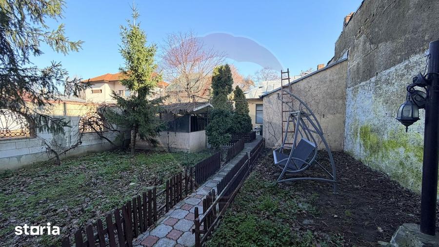 Casă cu 4 camere cu Teren 435 Mp în Piața Centrală