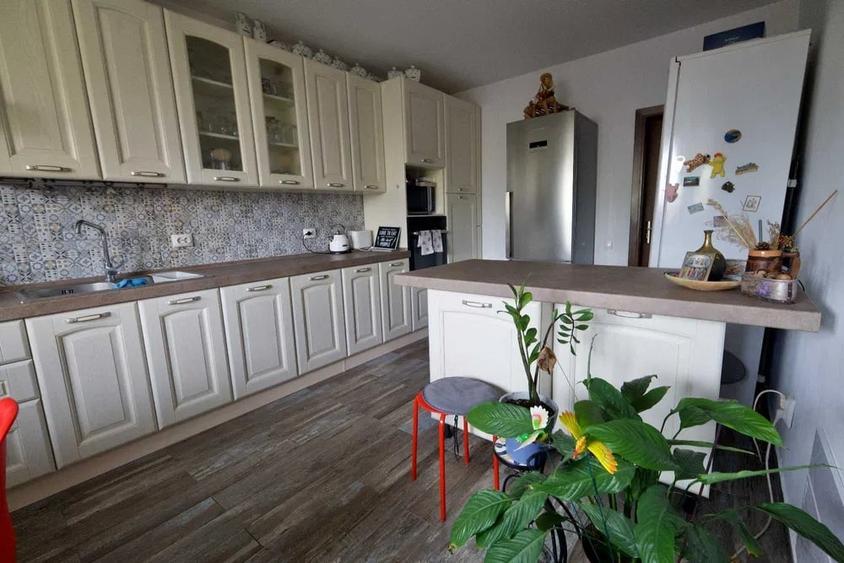 Duplex cu 4 camere cu Canalizare în Militari