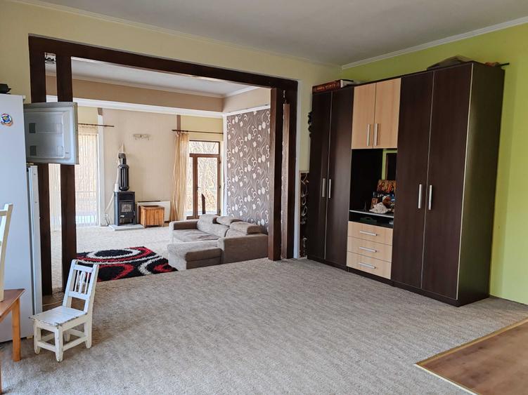 Casă cu 4 camere în Cuveșdia