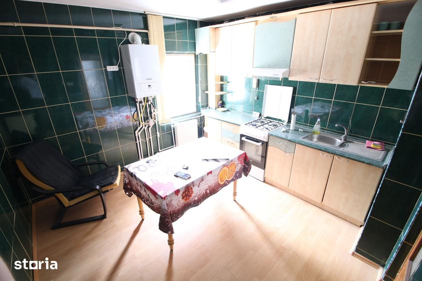 Apartament cu 4 camere decomandat în Micro 17