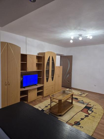 Apartament cu 2 camere decomandat în Triaj